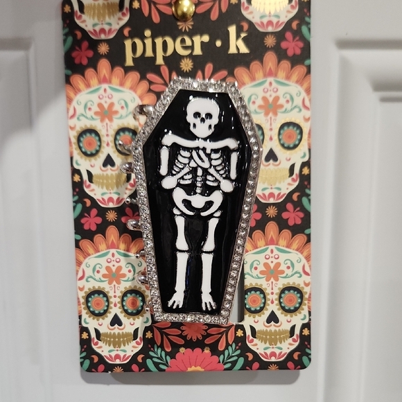 🔹️Piper K 🔹️Halloween Skeleton Coffin Metal Hair Clip Accessory - Picture 2 of 5